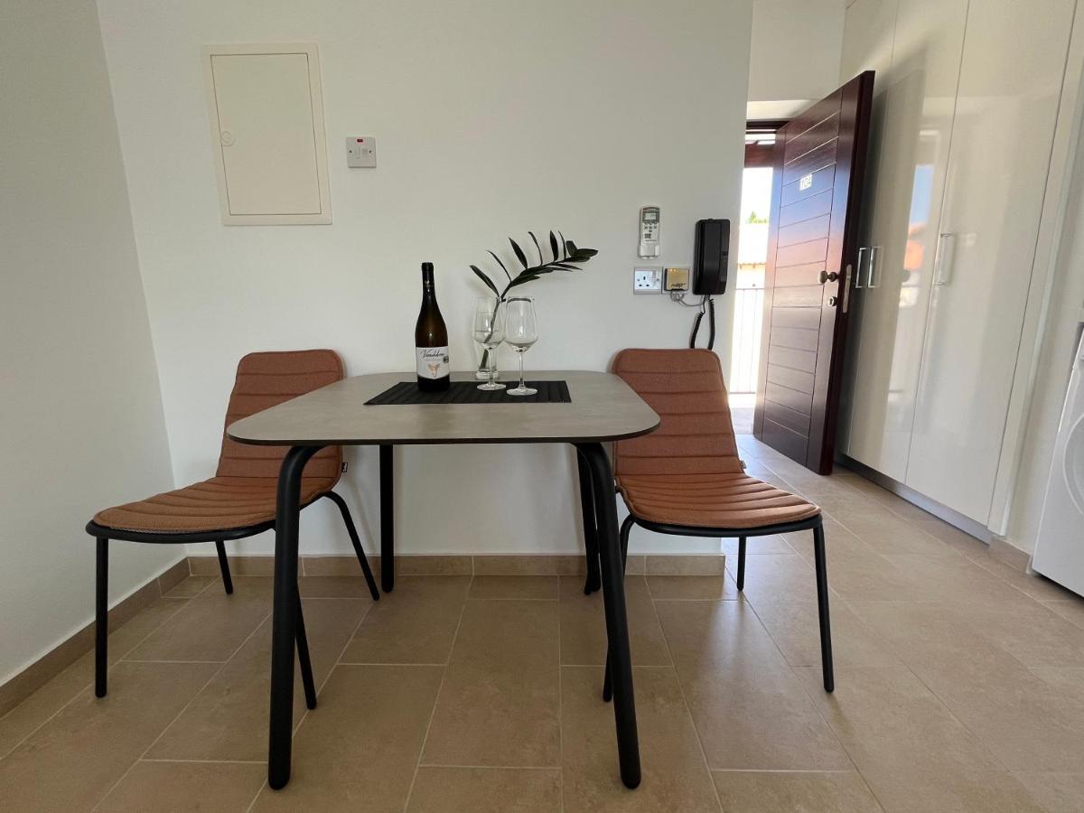Papho'S Mare Apts Paphos מראה חיצוני תמונה