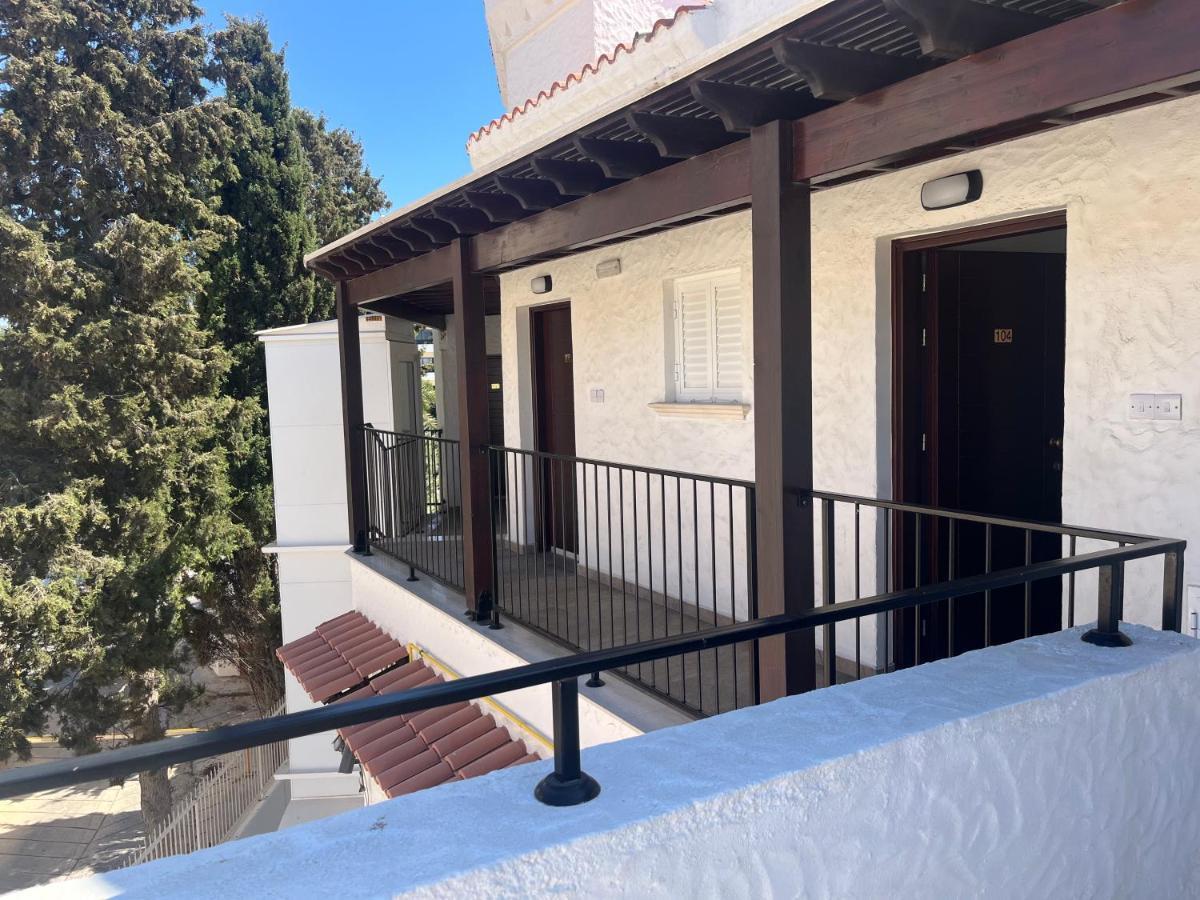 Papho'S Mare Apts Paphos מראה חיצוני תמונה